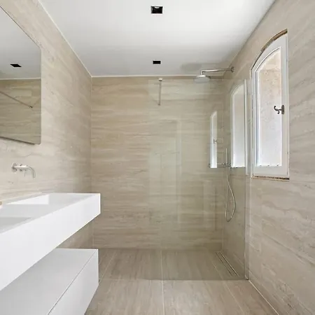 Villa, 8 Pers, Pieds Dans L'eau Villa